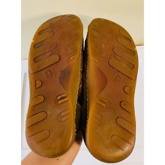 Dr. Marten's Air Brown Leather Distressed Patchwork Stitch Lace Sneaker - Picture 4 of 10